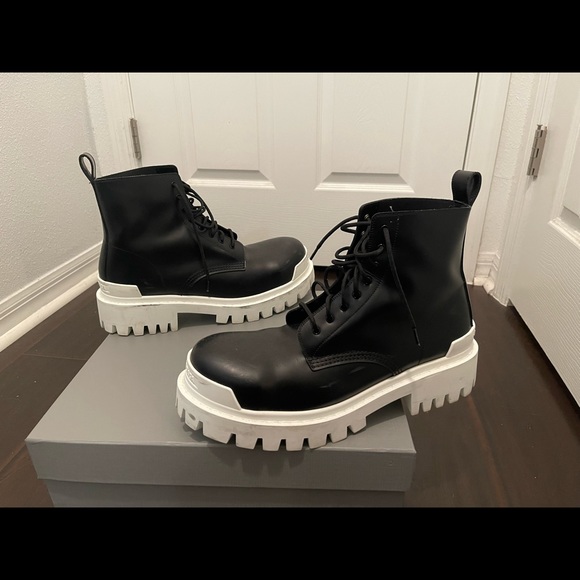 Balenciaga Mens Boot Size 12 (Top Quality) with Box. - Picture 4 of 5
